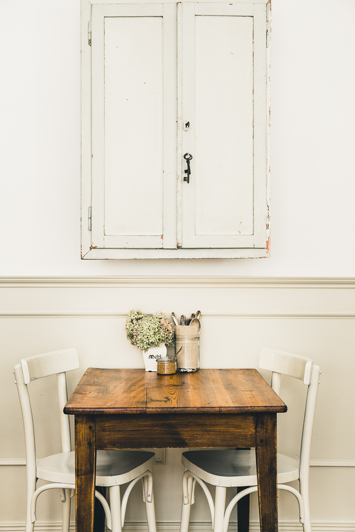 Cupboard-Table-Vintage-Bichou-French-Bistro-Café-Neukölln-Berlin Vintage cupboard and wood table at BICHOU, bistro & café